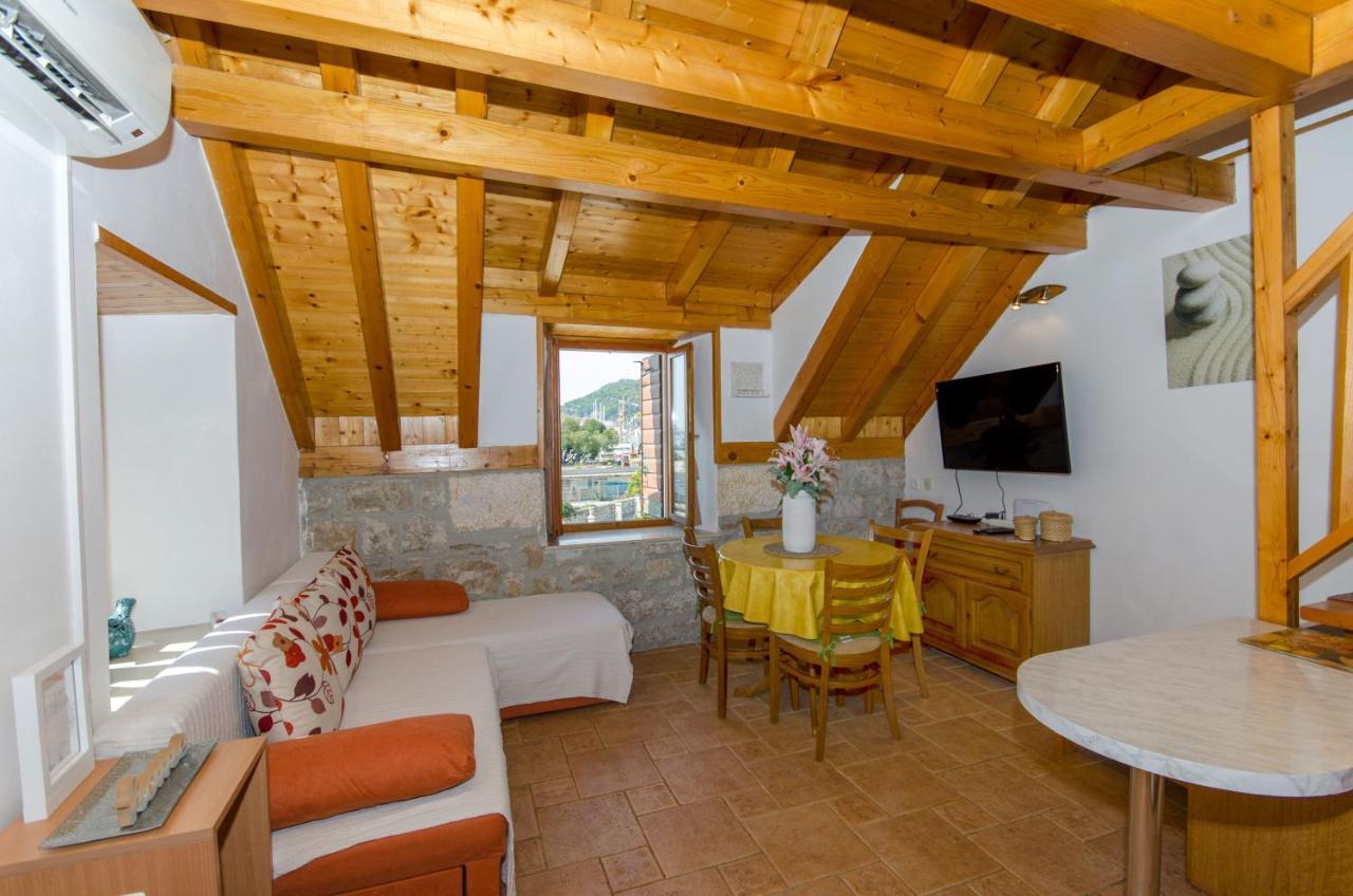 Stone Rose In Center Apartment Split Luaran gambar